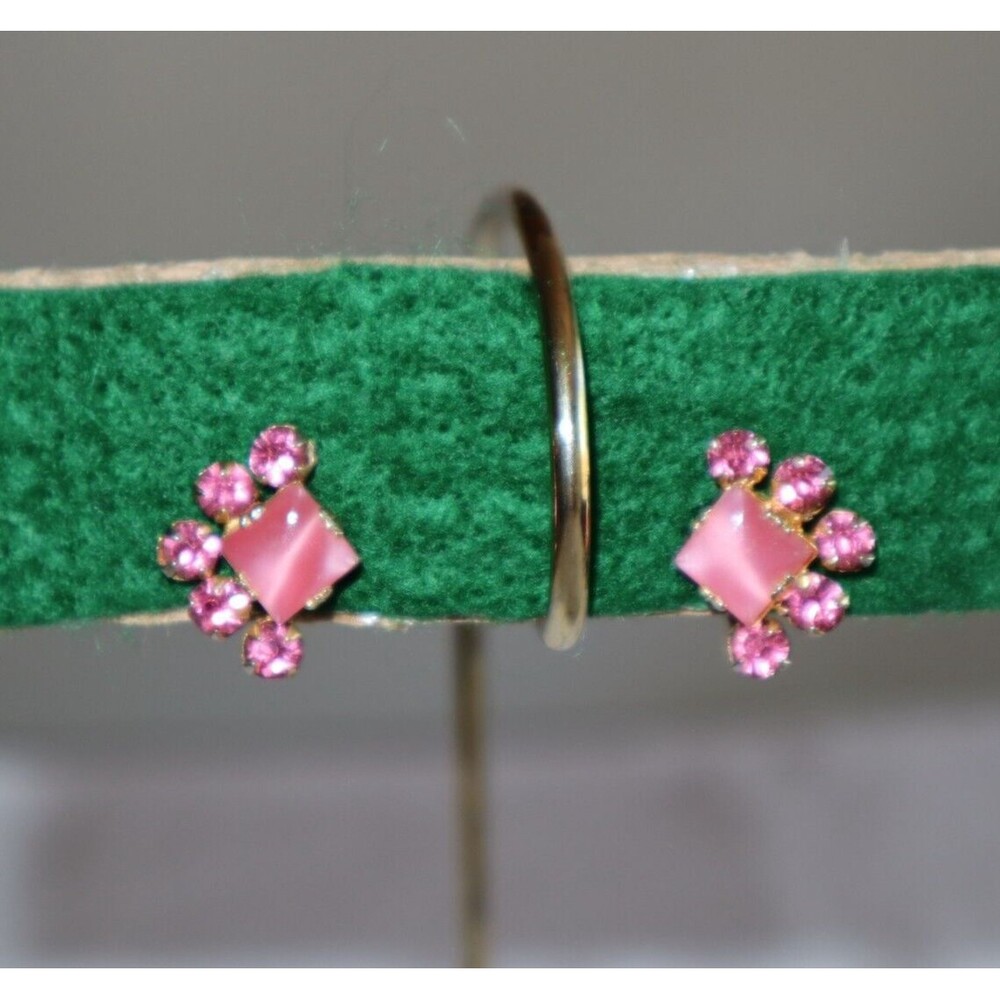 Vintage Pink Purple Rhinestone Screw Back Earring Gold Tone Costume Jewelry 0.6"